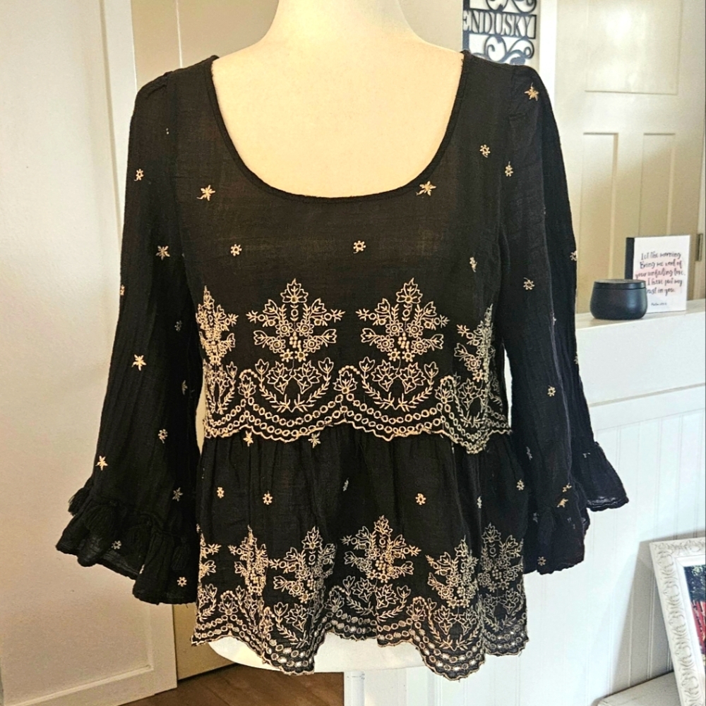 Gently Worn- AMERICAN EAGLE - Black  Gauze Top W/ White Accents - Size Small